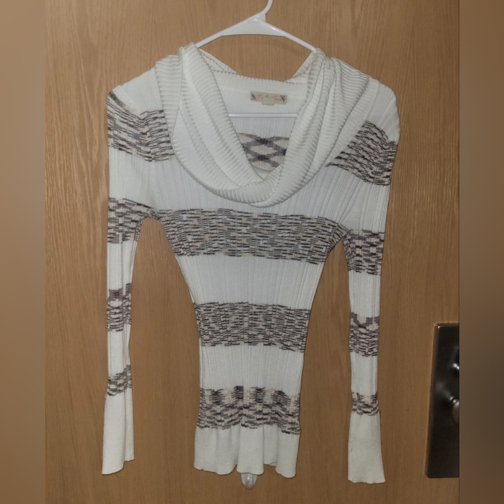 5/$25 Fall Sweater Size Medium